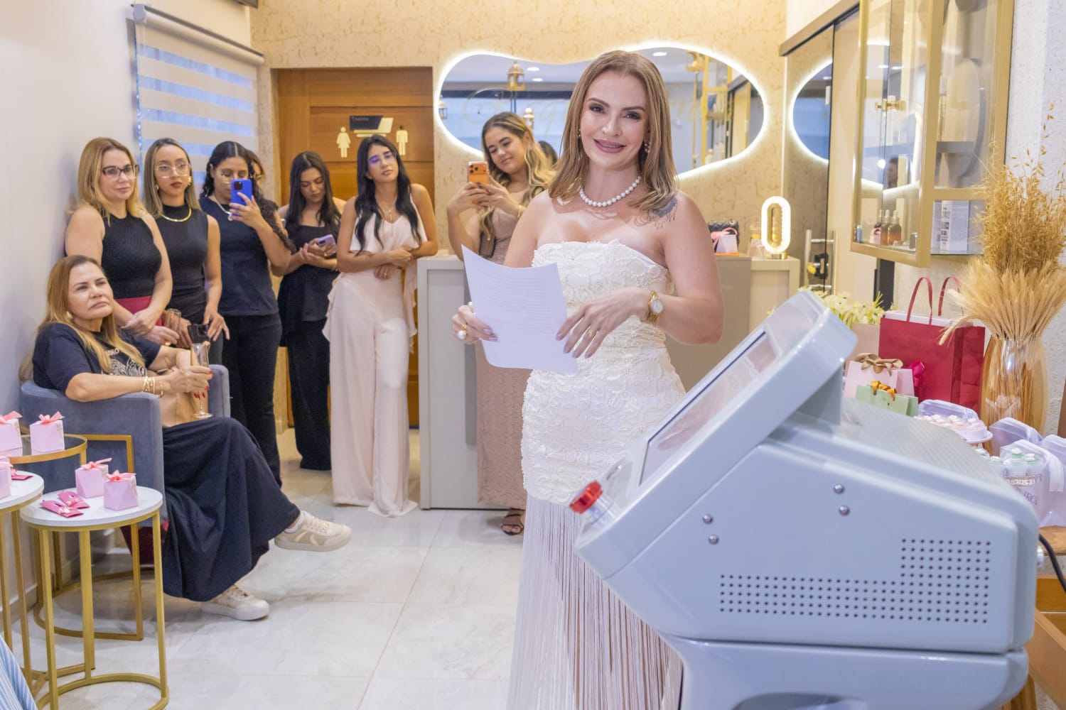 “Tecnologia única no Acre”: biomédica Raquel Frota apresenta equipamento coreano de estética avançada em Rio Branco